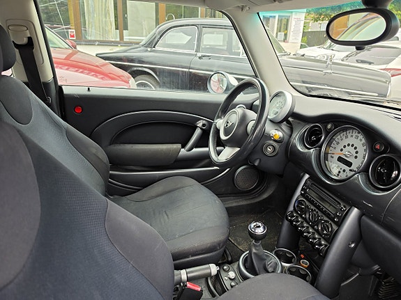 MINI Cooper 3 of 5