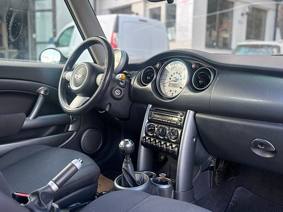 MINI Cooper 8 of 17