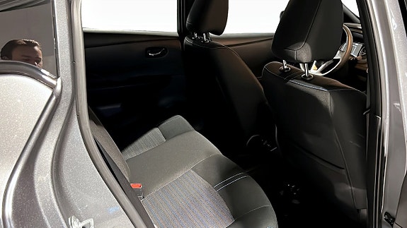 Nissan Leaf 5 of 5