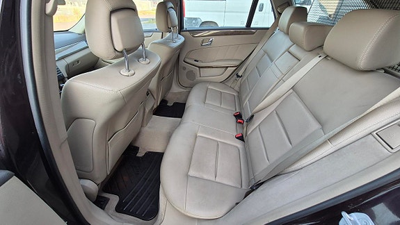 Mercedes-Benz E200 5 of 5