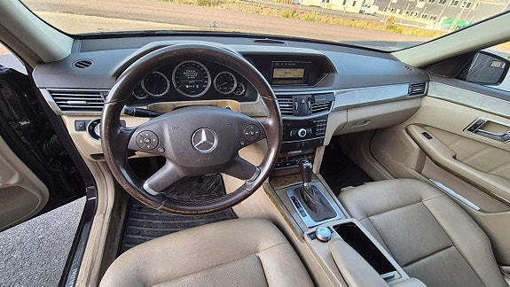 Mercedes-Benz E200 6 of 9
