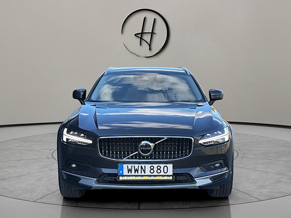 Volvo V90 Cross Country 3 of 5