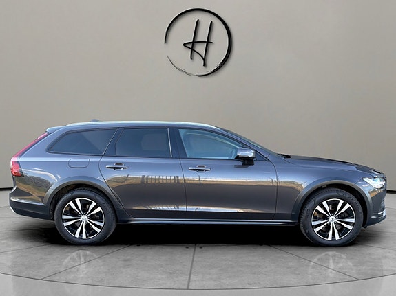 Volvo V90 Cross Country 7 of 25