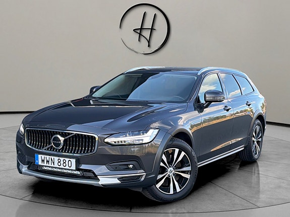 Volvo V90 Cross Country 2 of 5