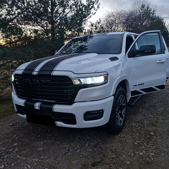 Dodge RAM 1500 2 of 5