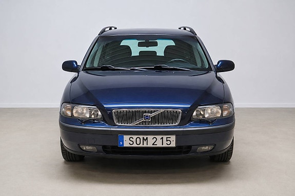 Volvo V70 3 of 5