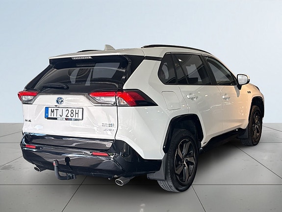 Toyota RAV4 6 of 18