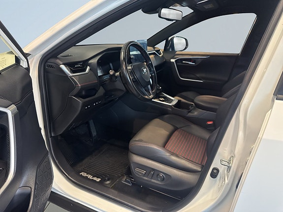 Toyota RAV4 7 of 18