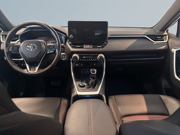 Toyota RAV4 8 of 18