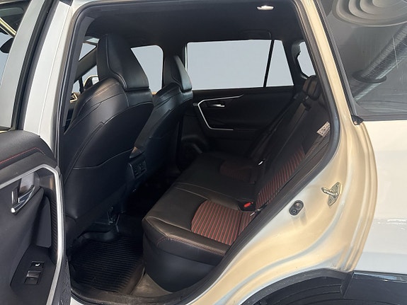 Toyota RAV4 13 of 18