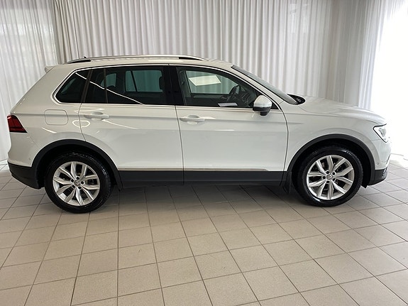 Volkswagen Tiguan 2 of 5
