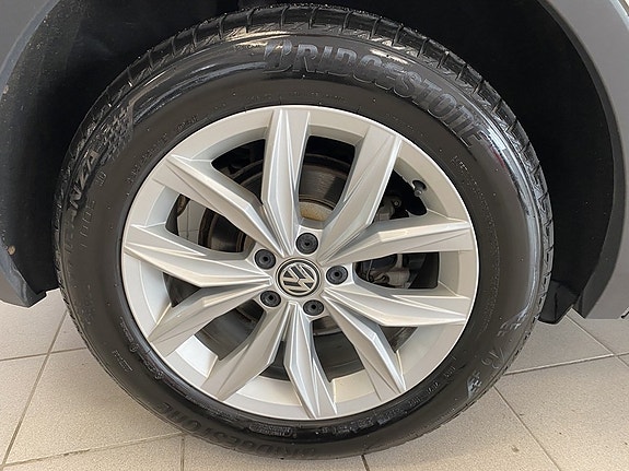 Volkswagen Tiguan 5 of 5