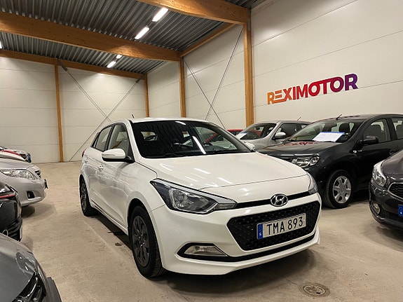 Hyundai i20 2 of 5