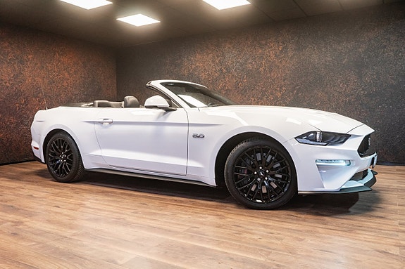Ford Mustang 2 of 5