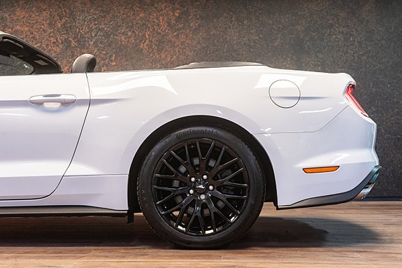 Ford Mustang 12 of 28