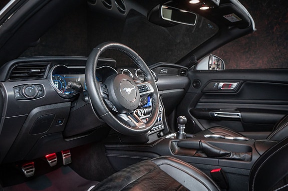 Ford Mustang 16 of 28