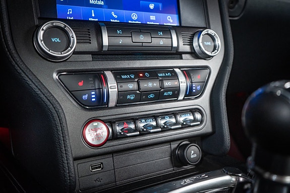 Ford Mustang 24 of 28
