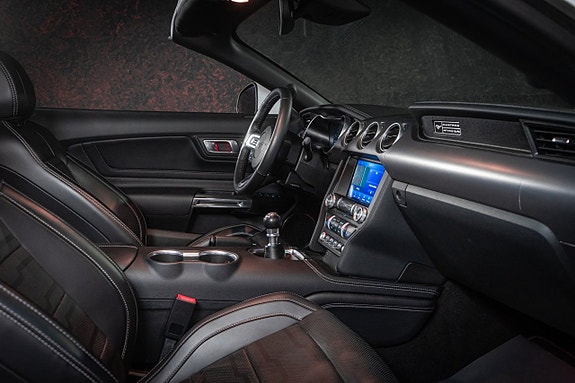 Ford Mustang 25 of 28