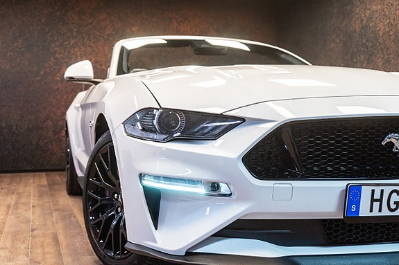 Ford Mustang 4 of 5