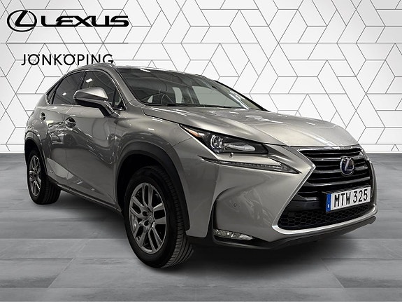 Lexus NX300h 2 of 5