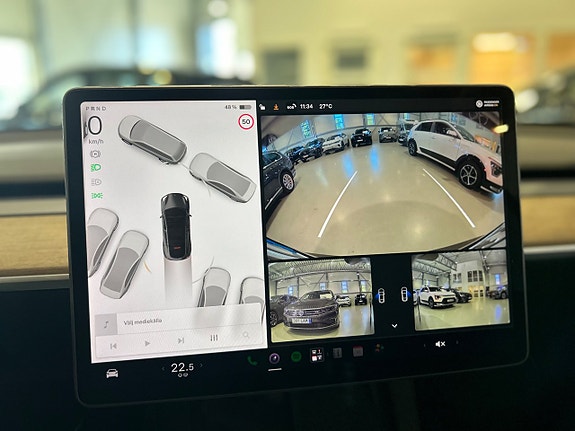 Tesla Model Y 11 of 14