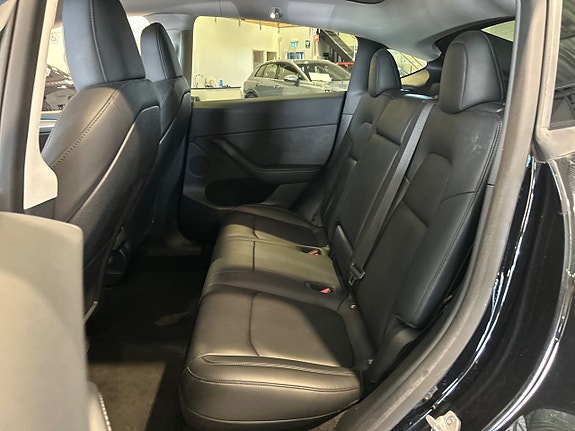 Tesla Model Y 8 of 14