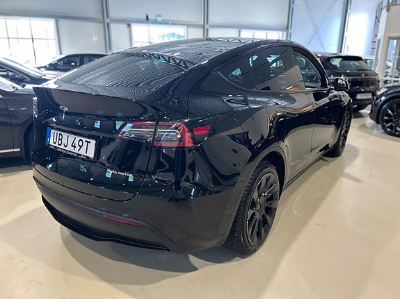 Tesla Model Y 3 of 14