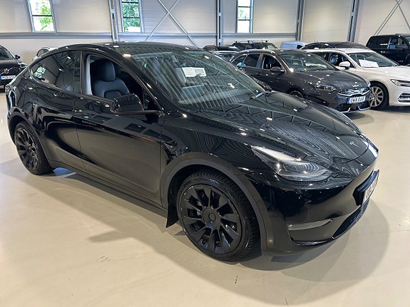 Tesla Model Y 2 of 14
