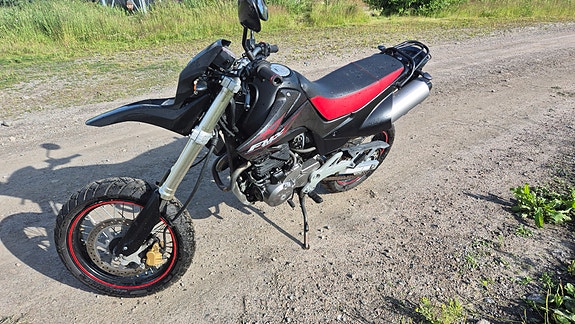 Honda FMX650 4 of 5