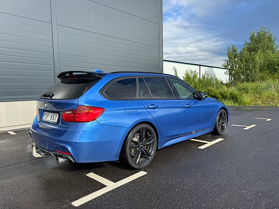 BMW 335i 4 of 5