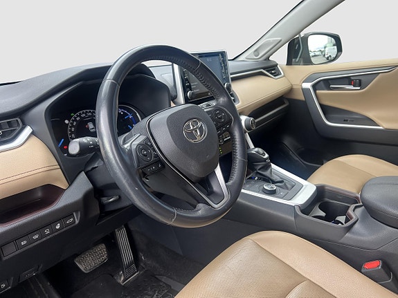 Toyota RAV4 8 of 14