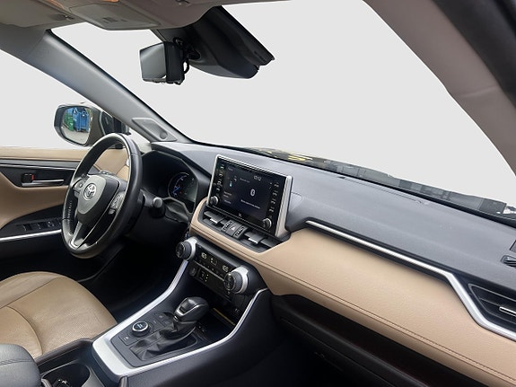 Toyota RAV4 7 of 14