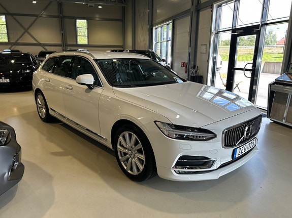 Volvo V90 2 of 15