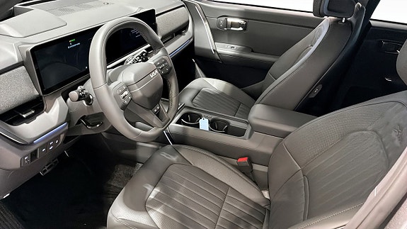 Kia Seltos 8 of 12