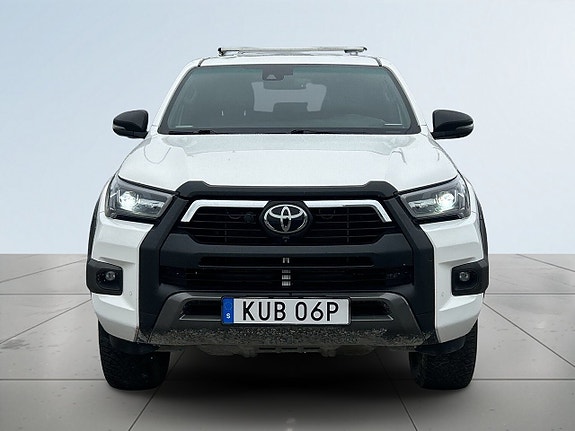 Toyota HiLux 2 of 5