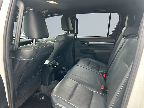 Toyota HiLux 13 of 21