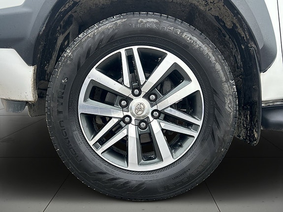 Toyota HiLux 14 of 21