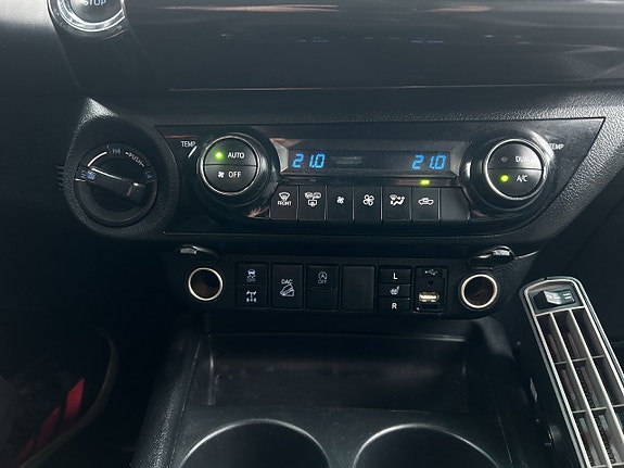 Toyota HiLux 15 of 21