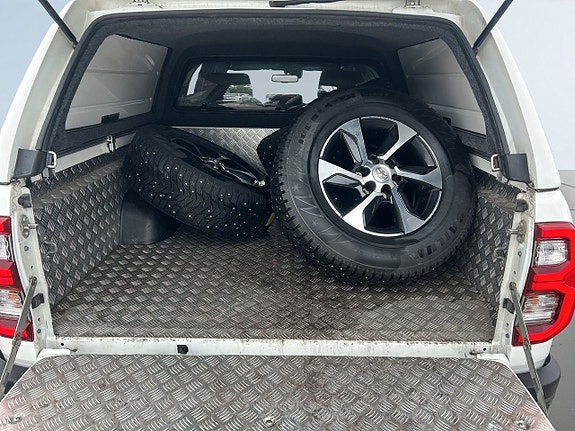 Toyota HiLux 12 of 21