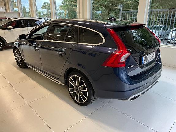 Volvo V60 4 of 5