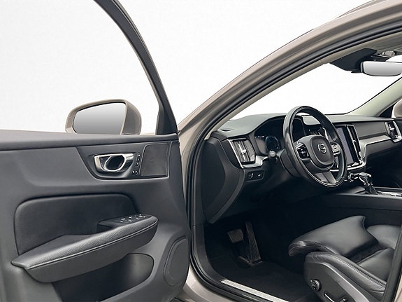 Volvo V60 11 of 30