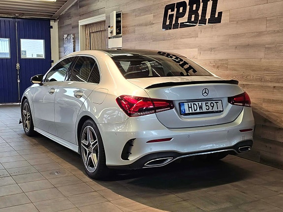 Mercedes-Benz A200 3 of 5