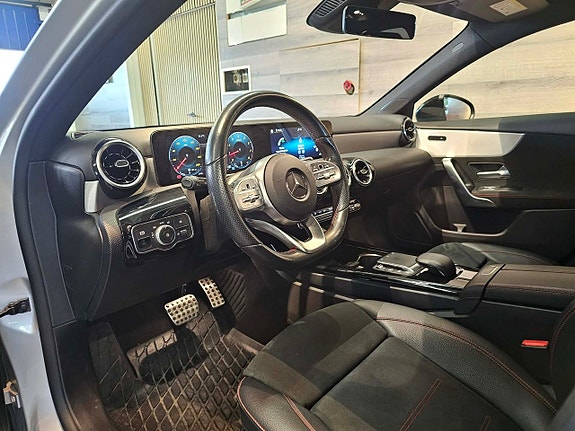 Mercedes-Benz A200 4 of 5