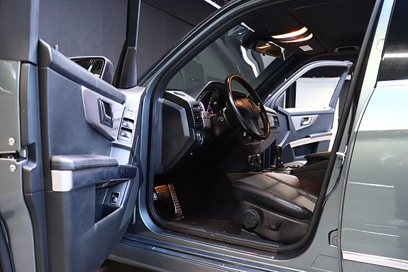 Mercedes-Benz GLK220 9 of 28