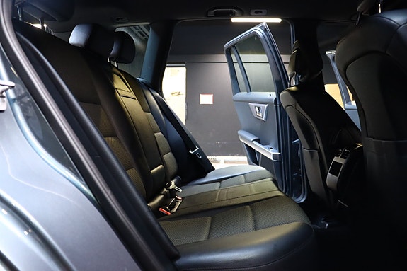 Mercedes-Benz GLK220 12 of 28