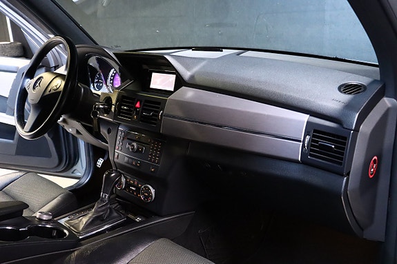 Mercedes-Benz GLK220 14 of 28