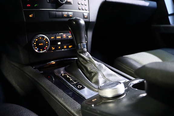 Mercedes-Benz GLK220 21 of 28