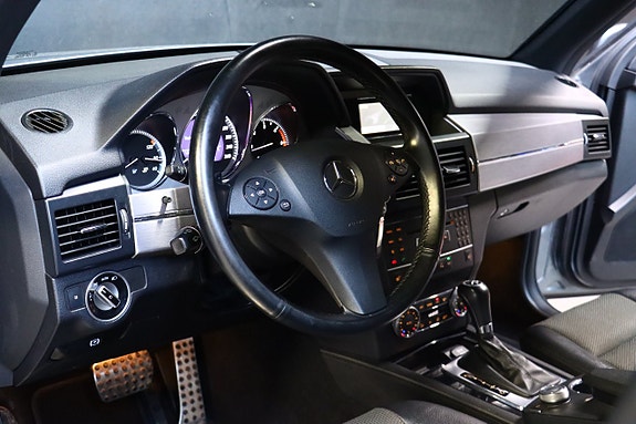 Mercedes-Benz GLK220 10 of 28