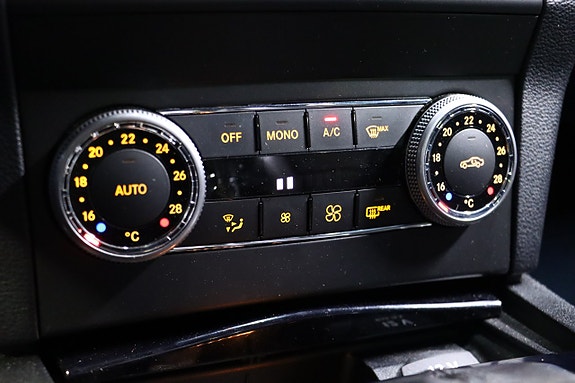 Mercedes-Benz GLK220 22 of 28