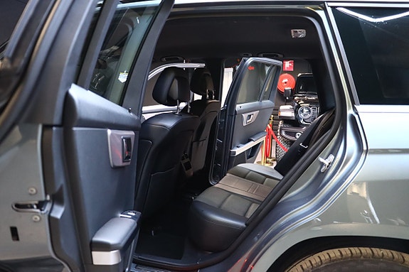 Mercedes-Benz GLK220 11 of 28